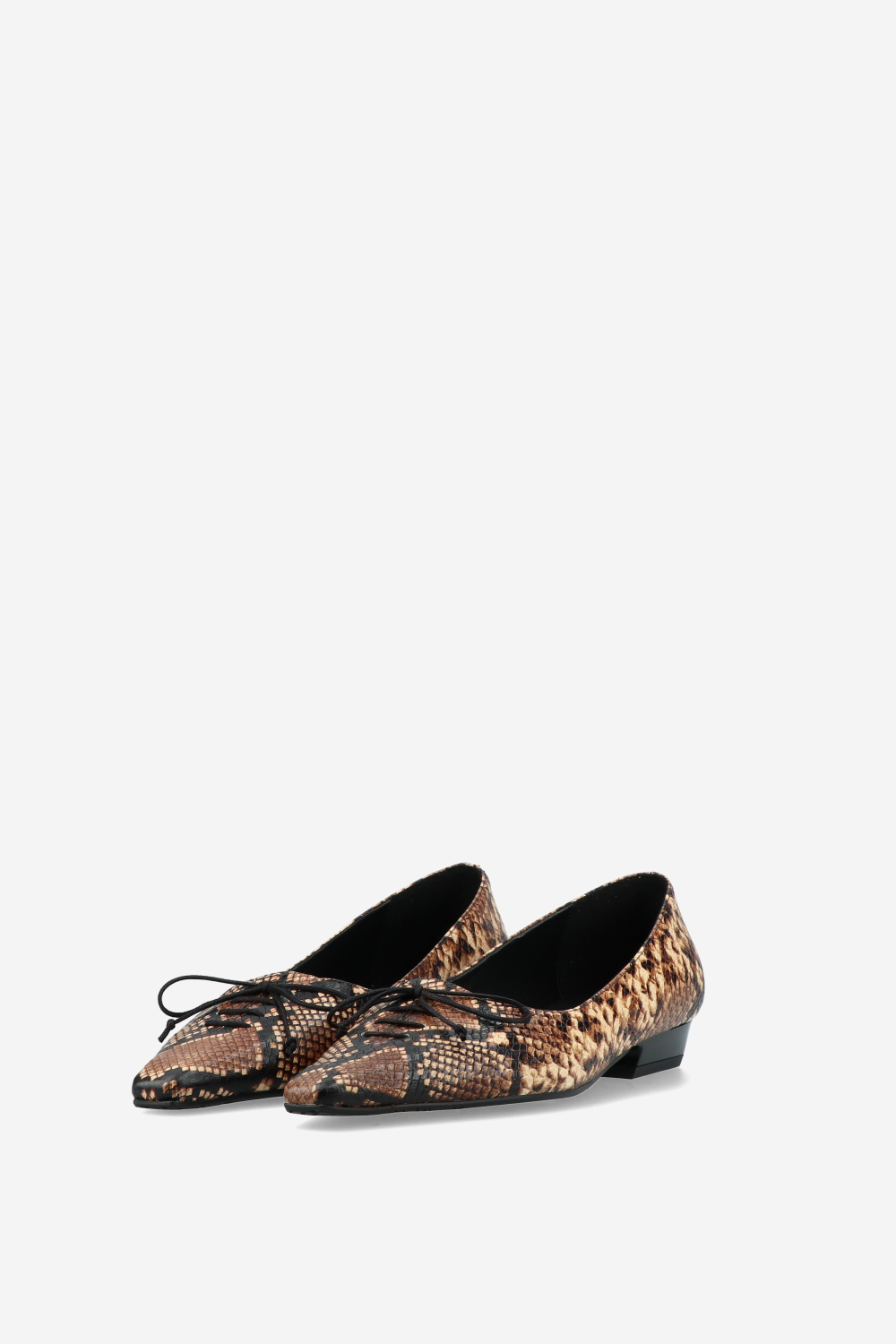 Leather lace-up pumps