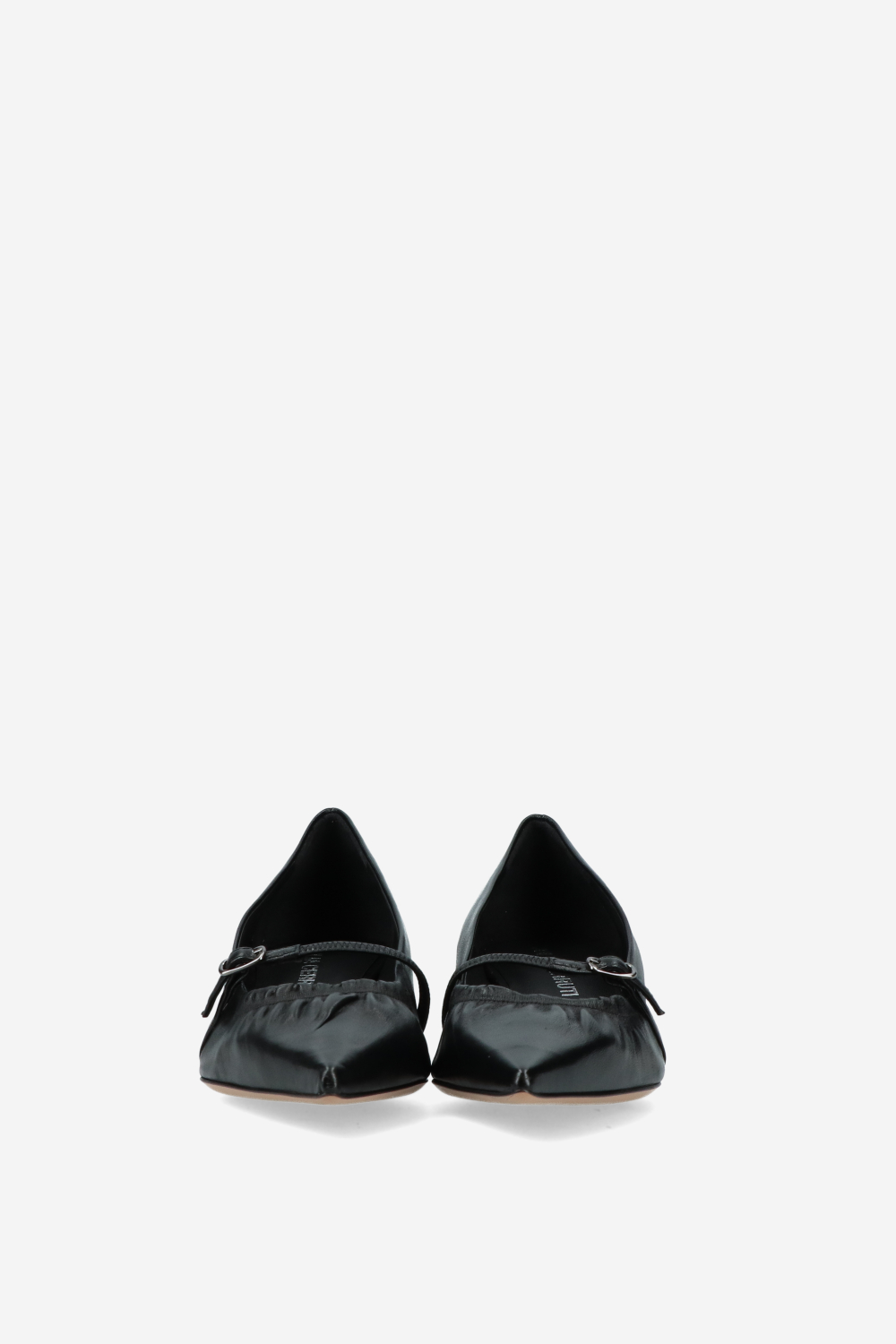 Pointed-toe leather pumps