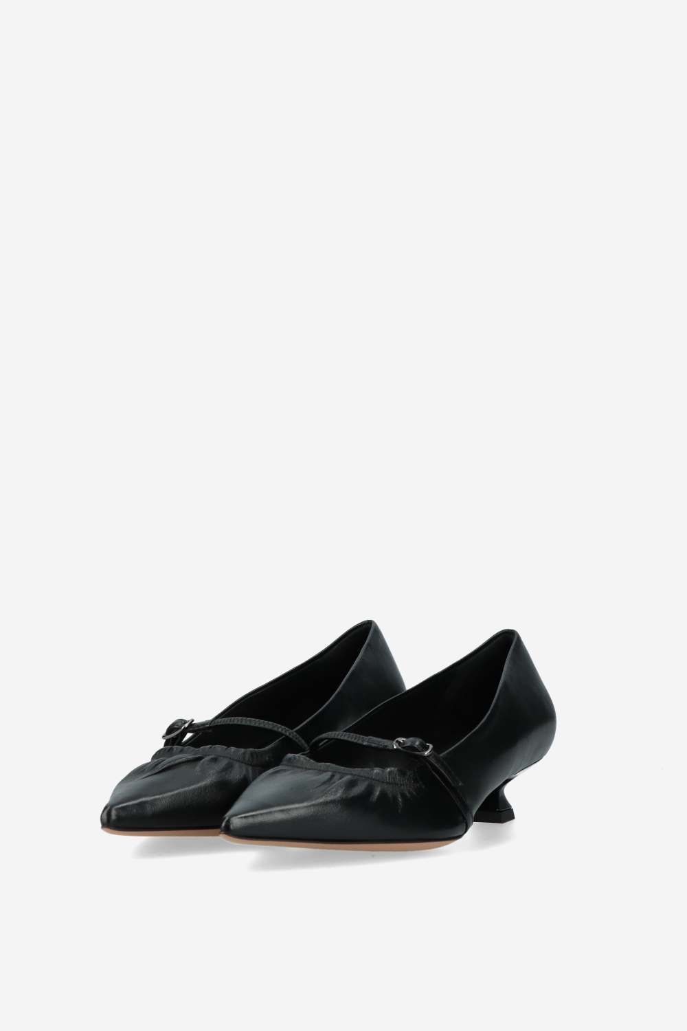 Pointed-toe leather pumps