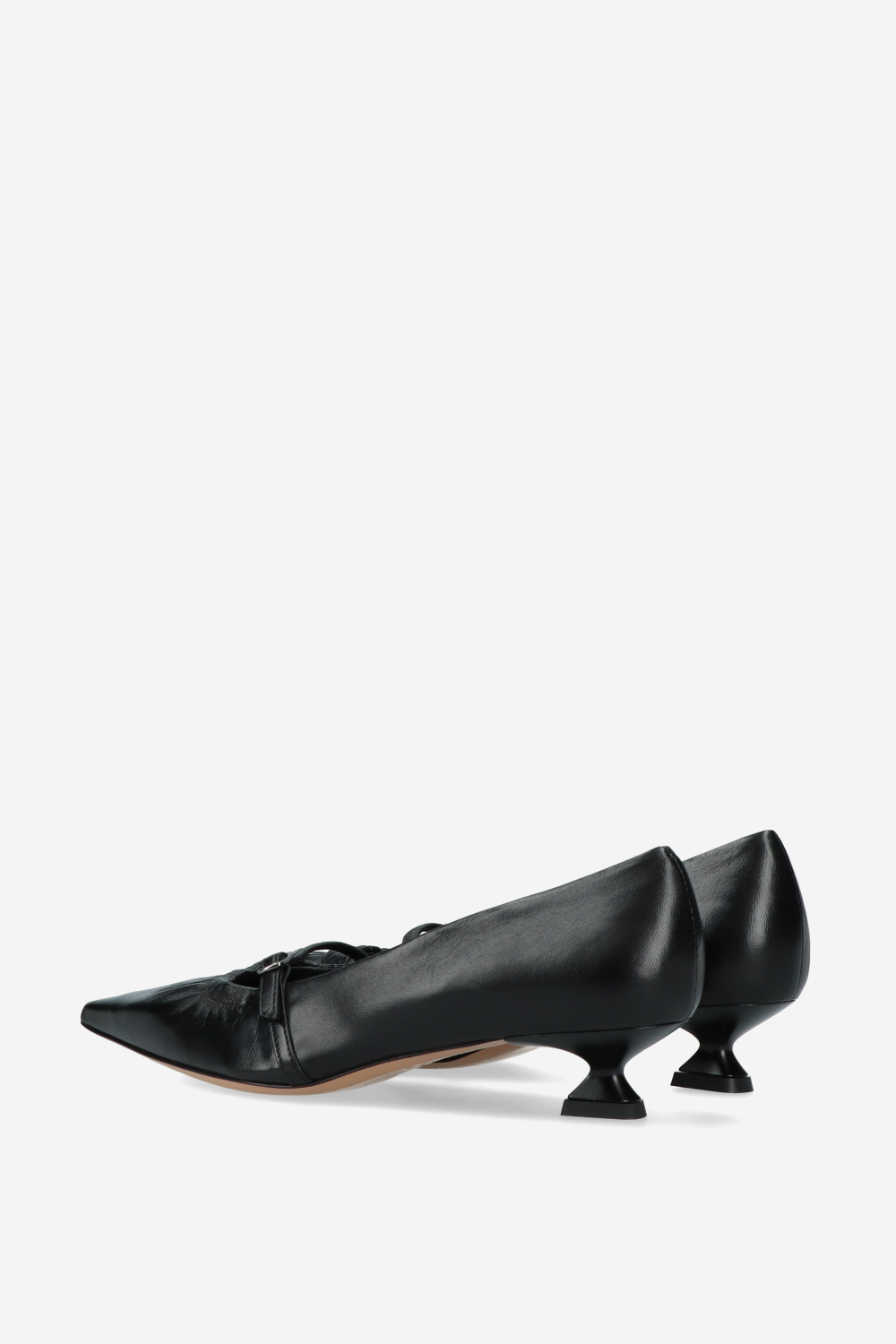 Pointed-toe leather pumps
