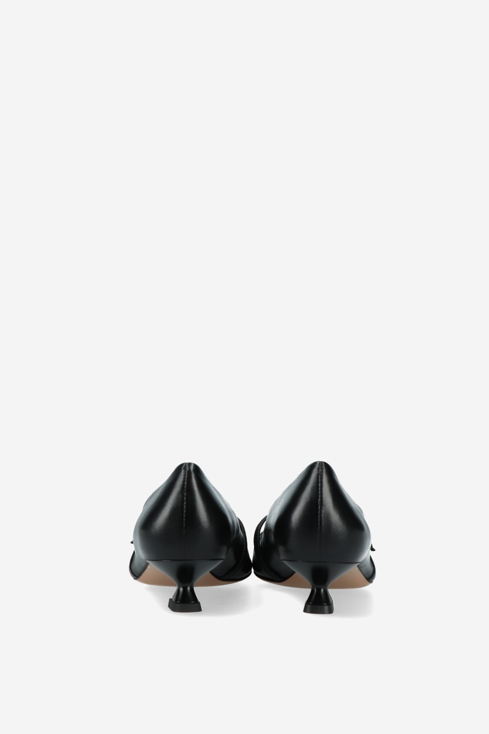Pointed-toe leather pumps