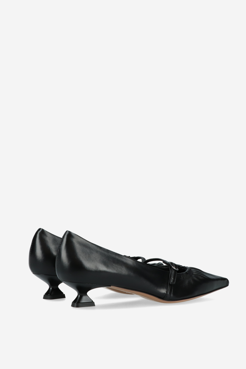 Pointed-toe leather pumps