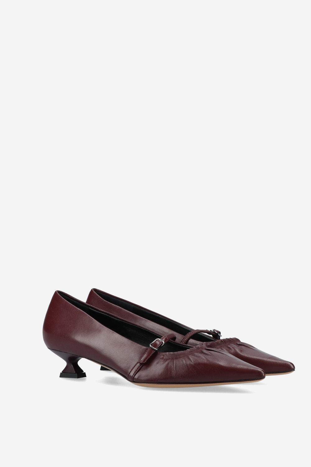Pointed-toe leather pumps