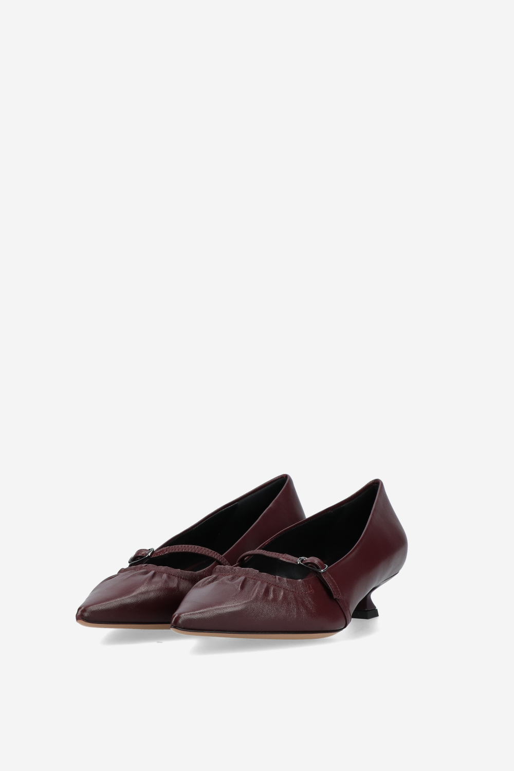 Pointed-toe leather pumps
