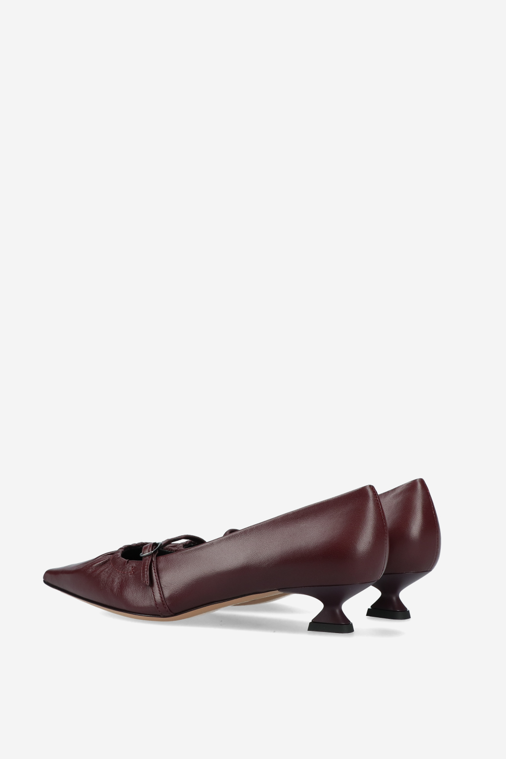 Pointed-toe leather pumps