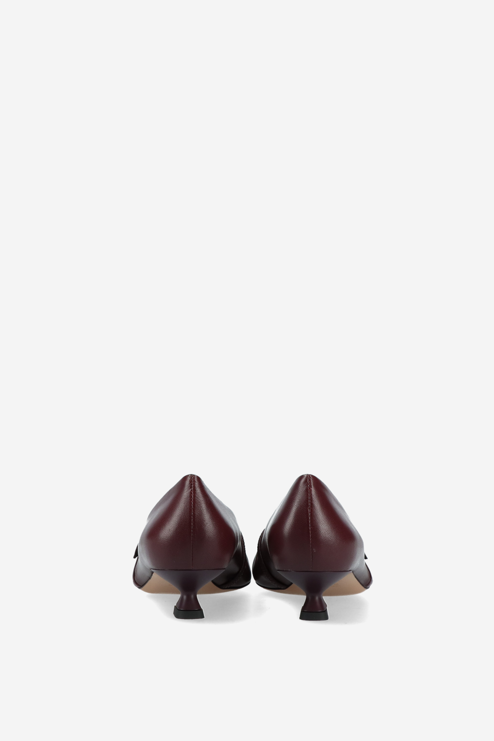 Pointed-toe leather pumps