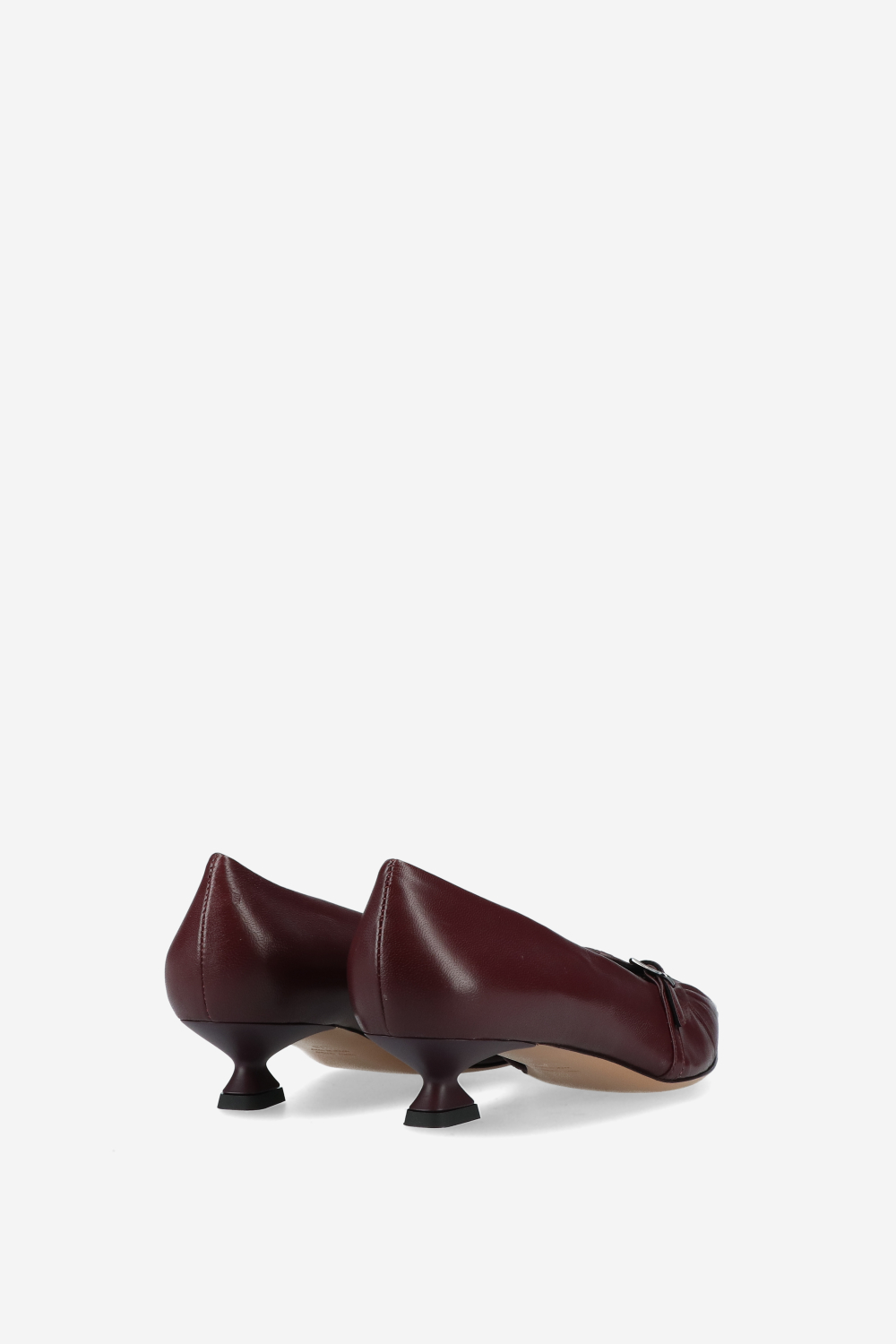 Pointed-toe leather pumps