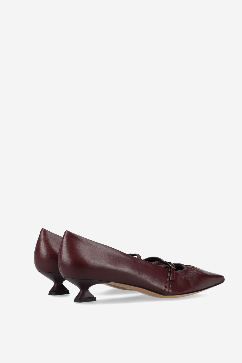 Pointed-toe leather pumps