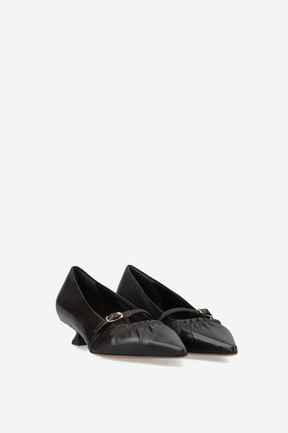 Pointed-toe leather pumps