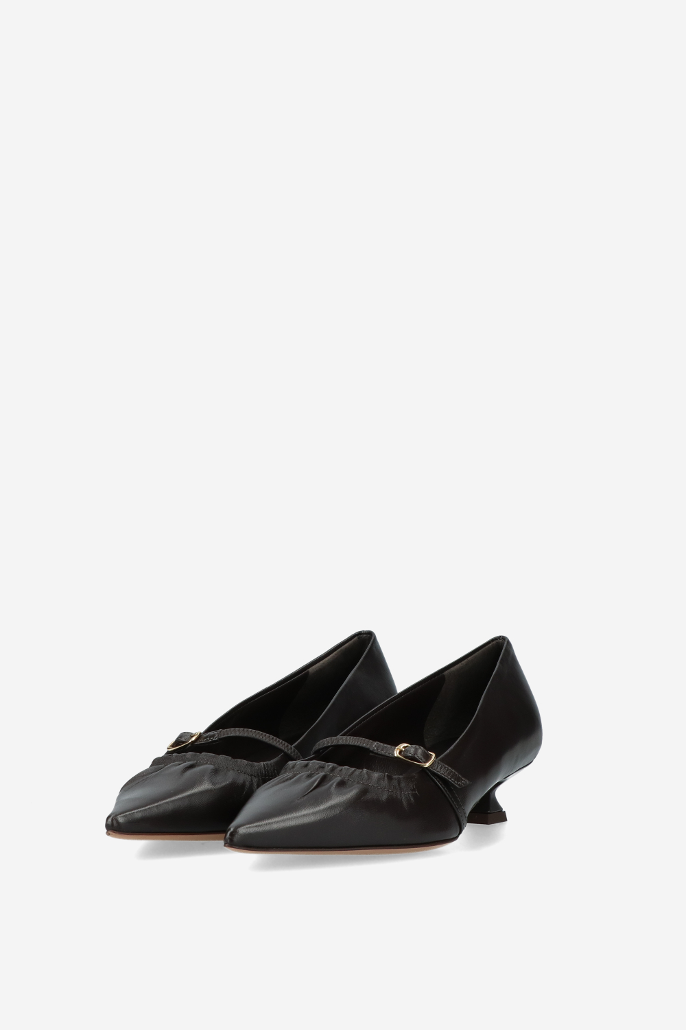 Pointed-toe leather pumps