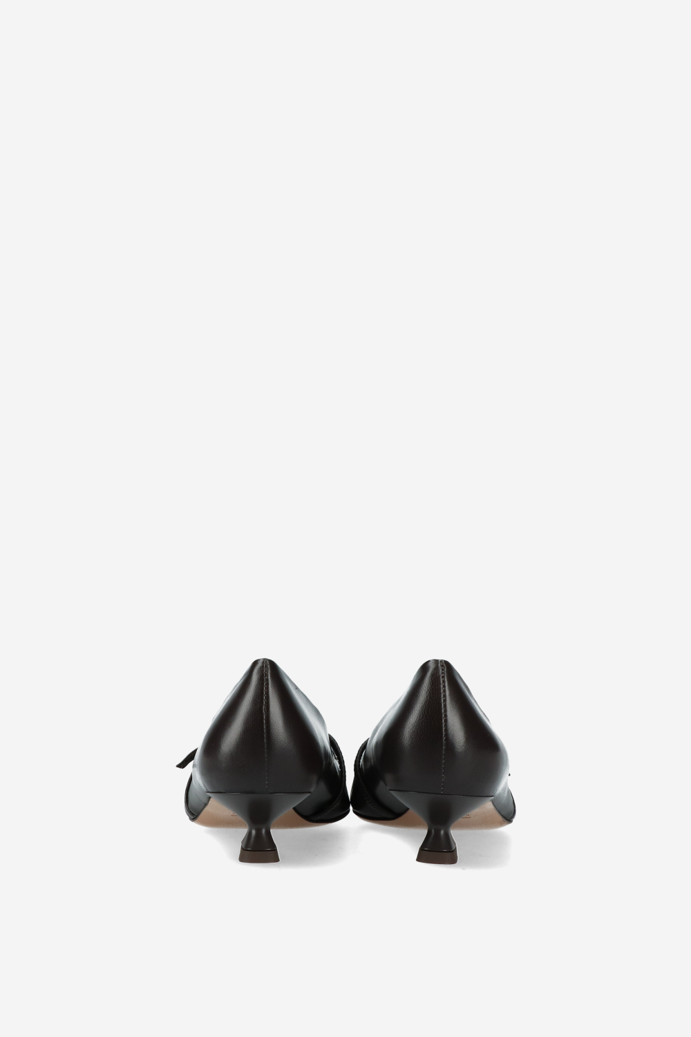 Pointed-toe leather pumps