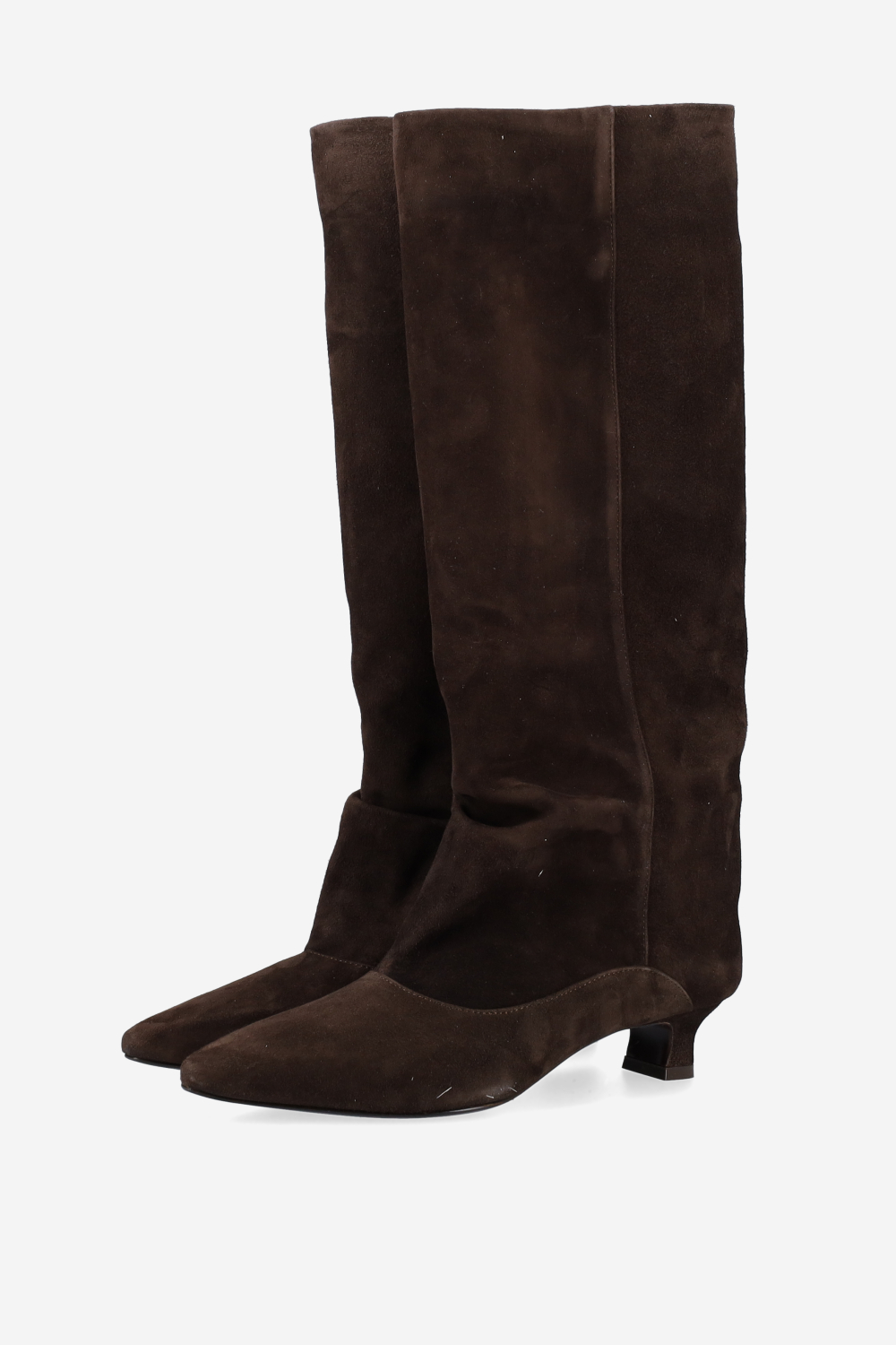 Pointed-toe suede boots
