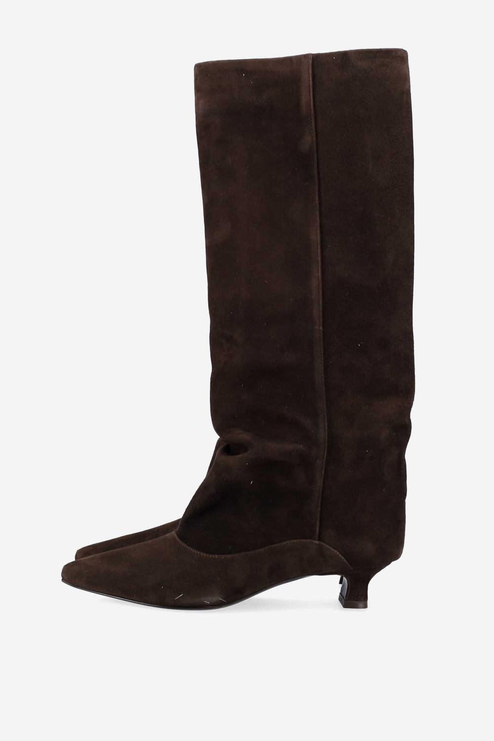 Pointed-toe suede boots