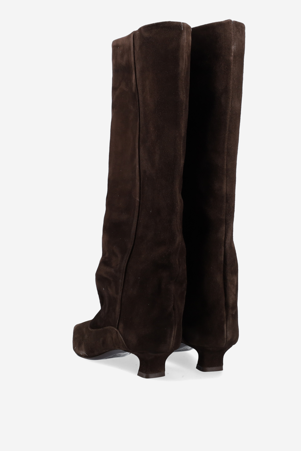 Pointed-toe suede boots