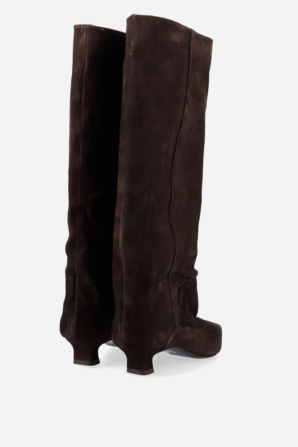 Pointed-toe suede boots