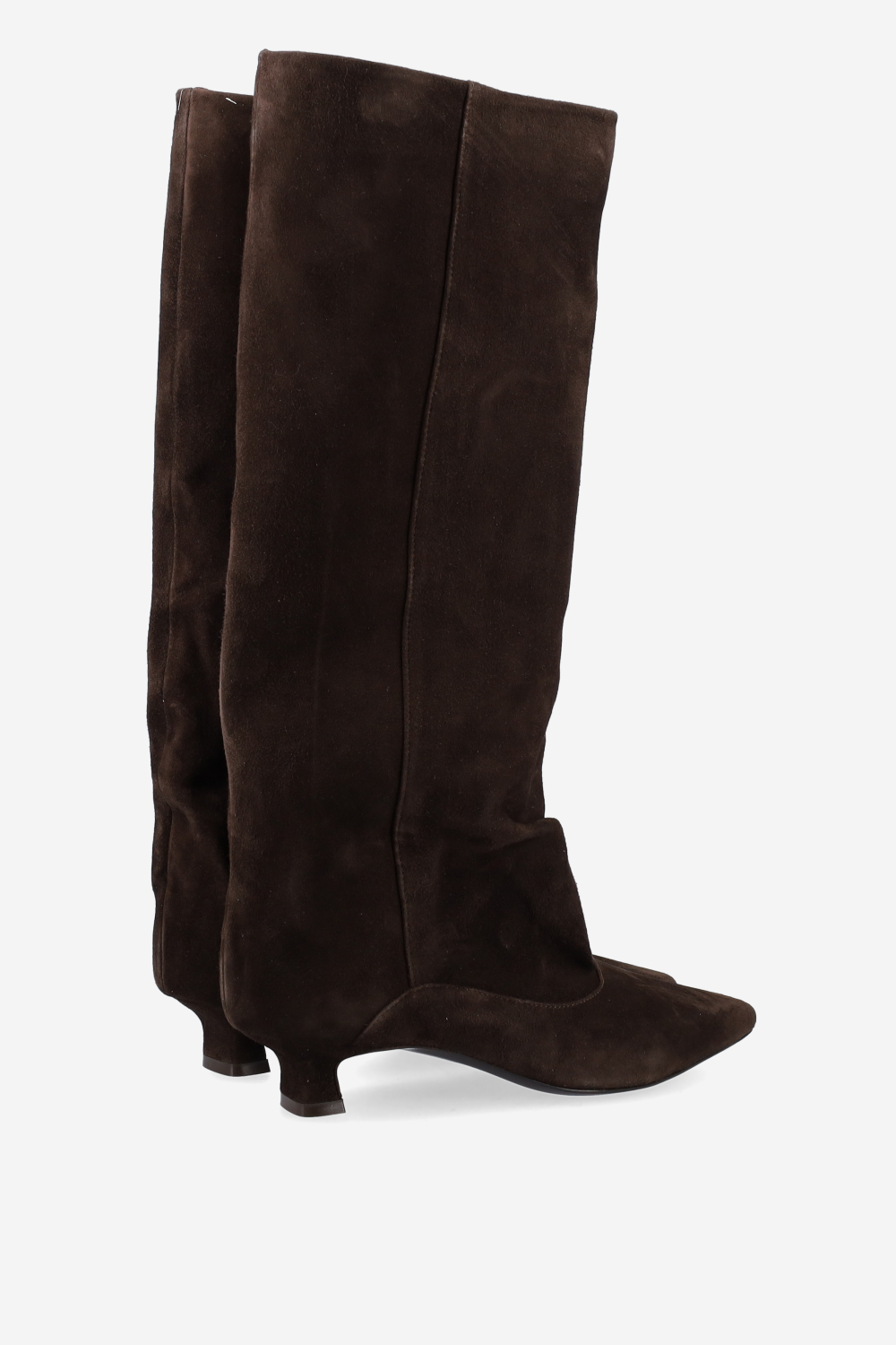 Pointed-toe suede boots