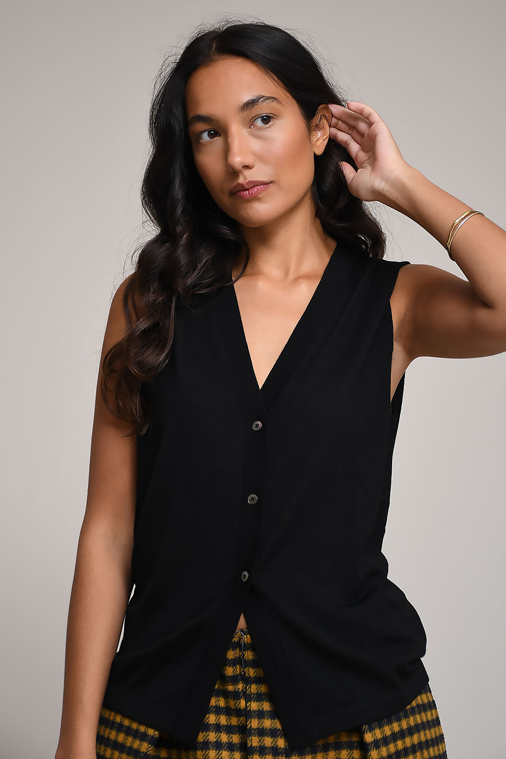 Rhea - Knitted wool v-neck sleeveless vest