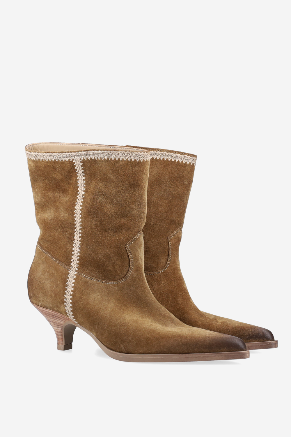 Pointed-toe suede ankle boots