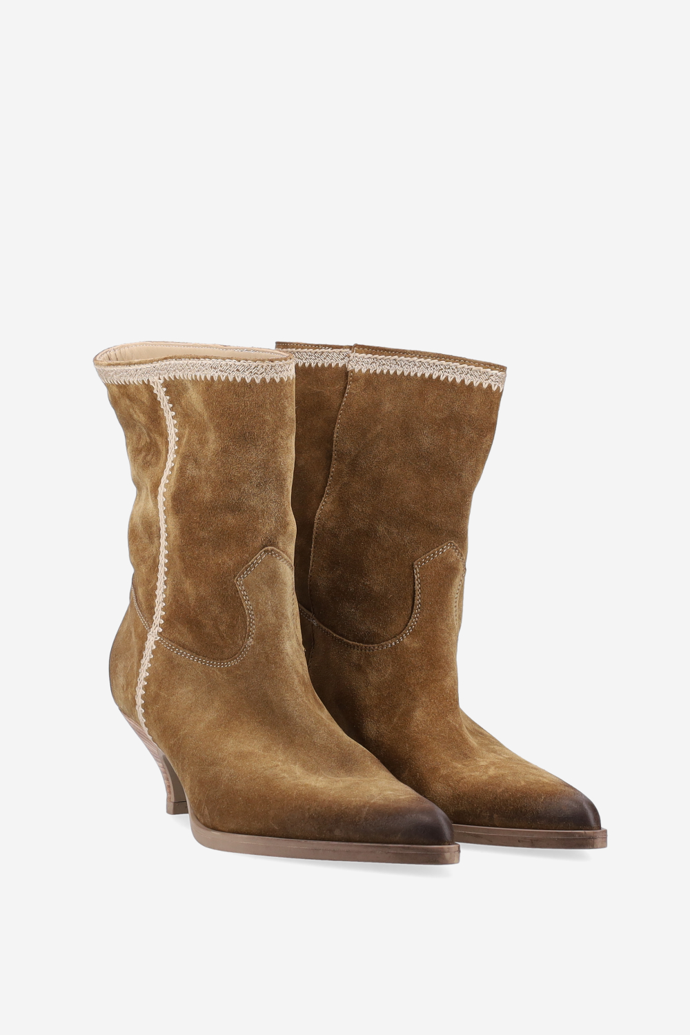 Pointed-toe suede ankle boots