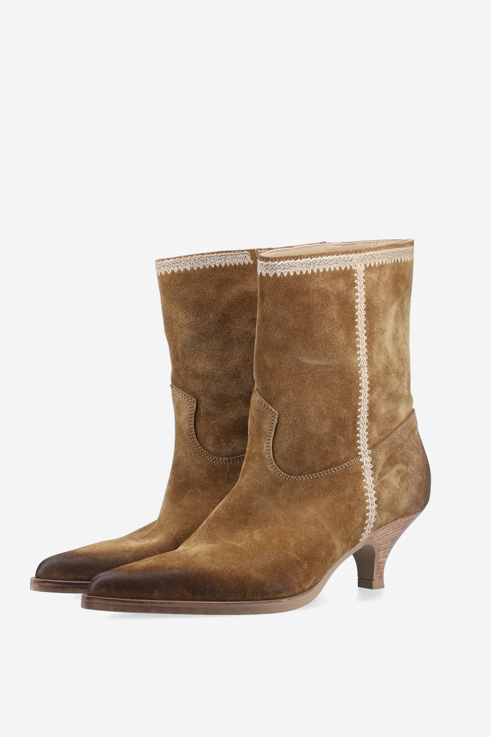 Pointed-toe suede ankle boots