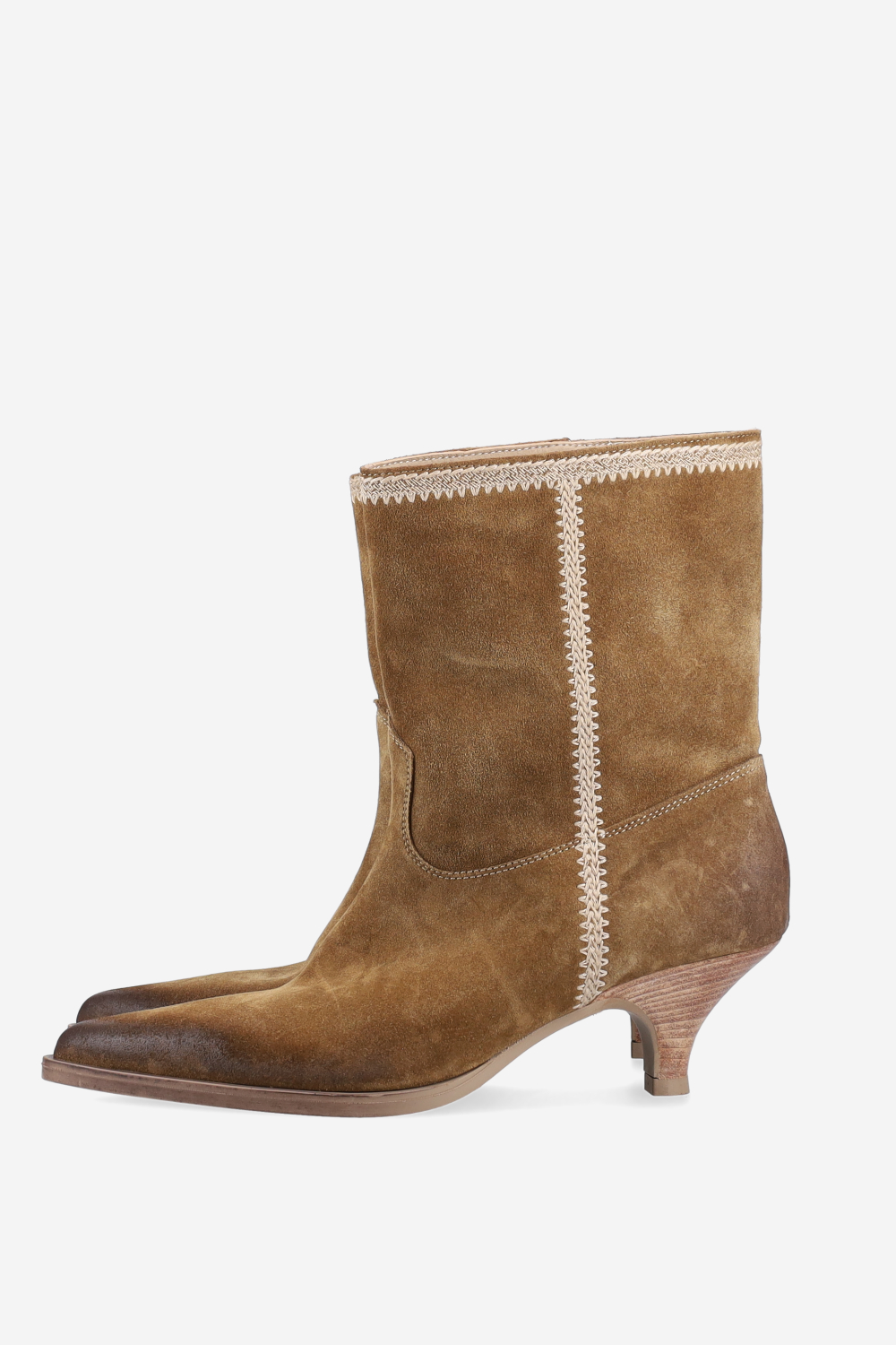 Pointed-toe suede ankle boots