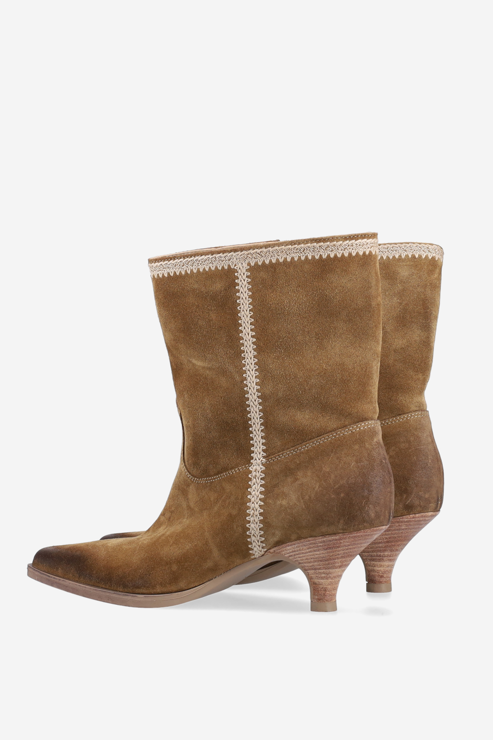 Pointed-toe suede ankle boots