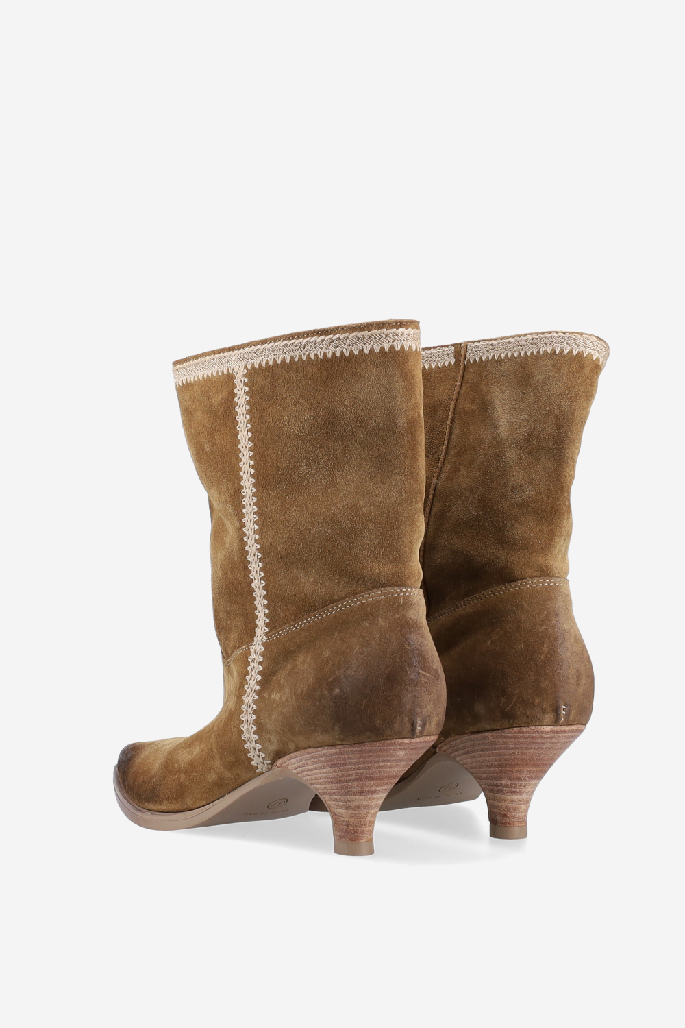 Pointed-toe suede ankle boots