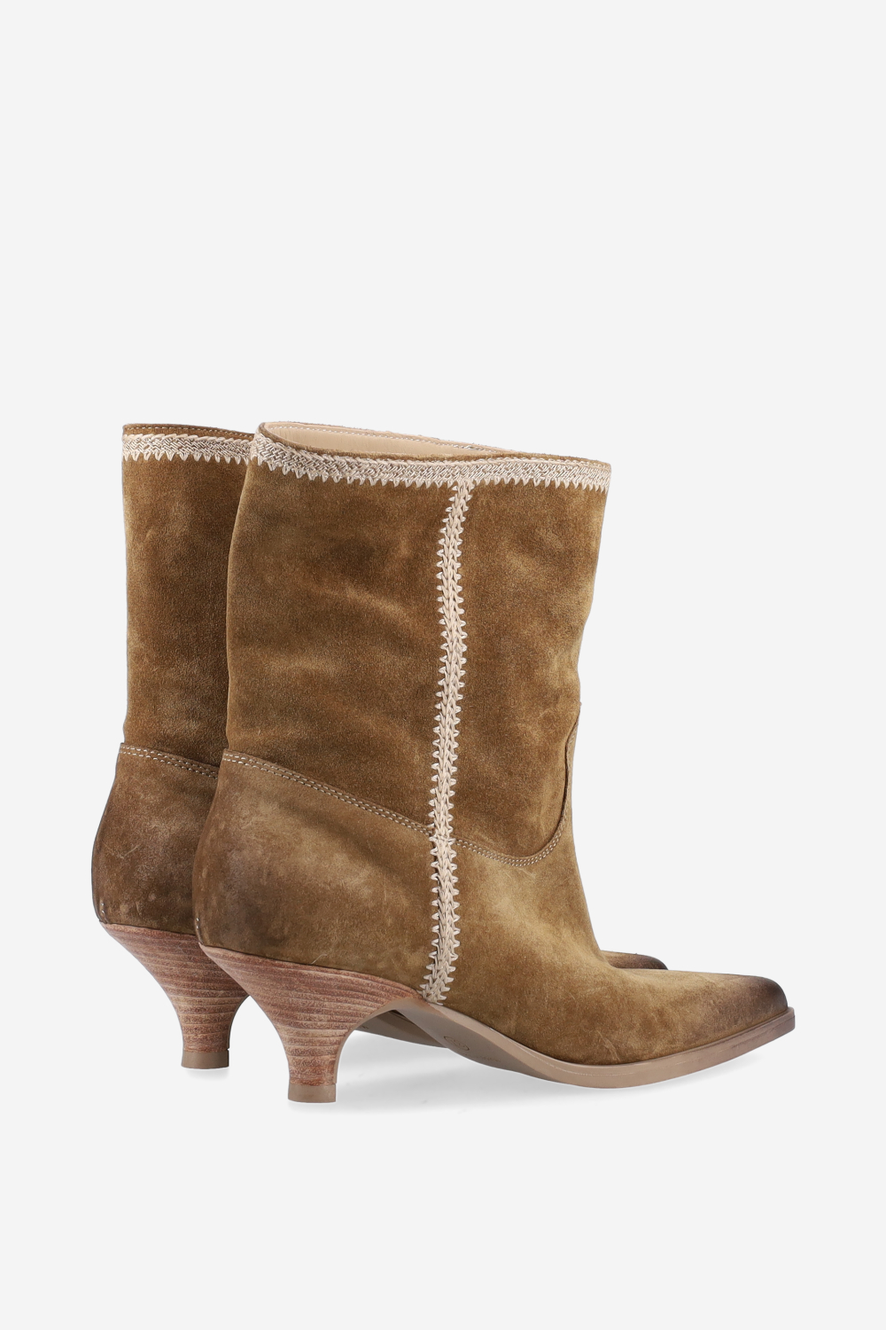 Pointed-toe suede ankle boots