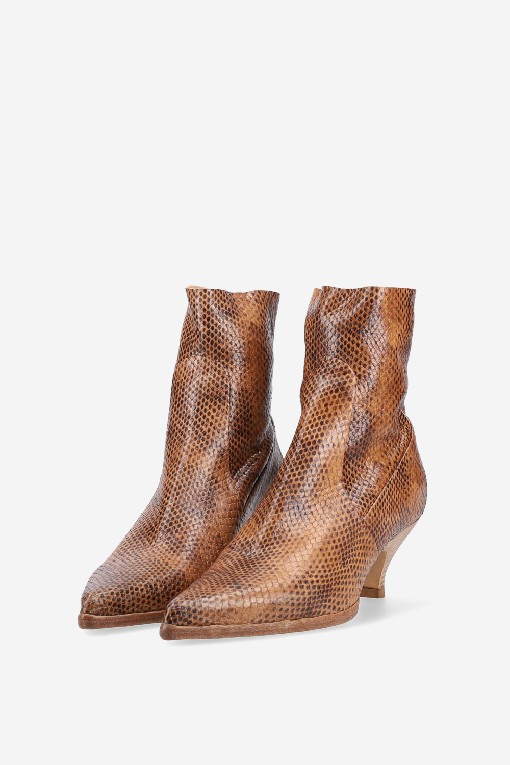 Pointed-toe leather ankle boots