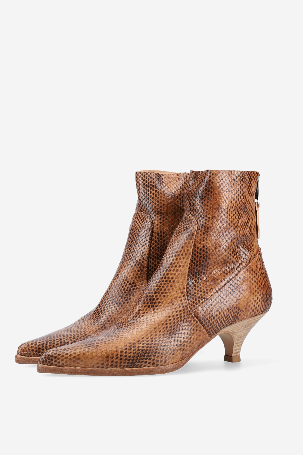 Pointed-toe leather ankle boots