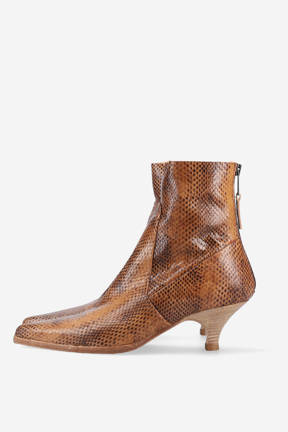 Pointed-toe leather ankle boots