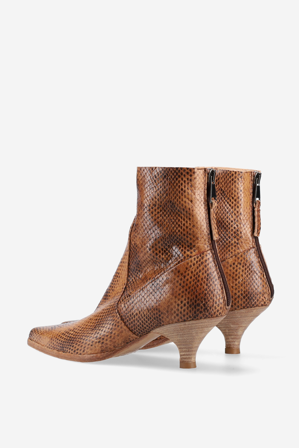 Pointed-toe leather ankle boots