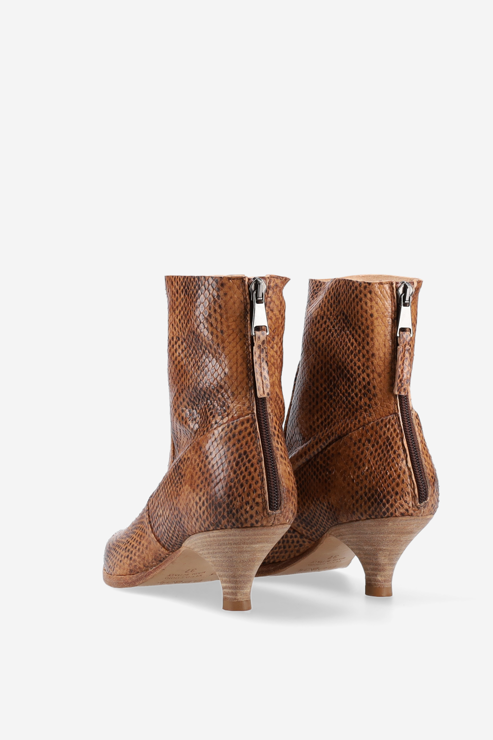 Pointed-toe leather ankle boots