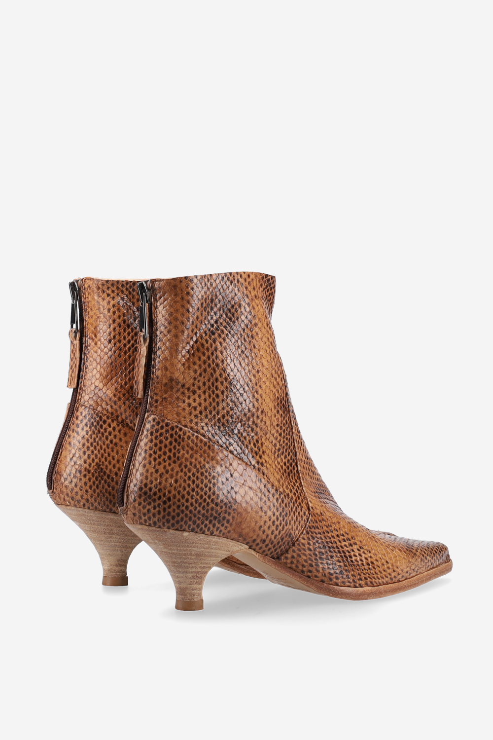 Pointed-toe leather ankle boots