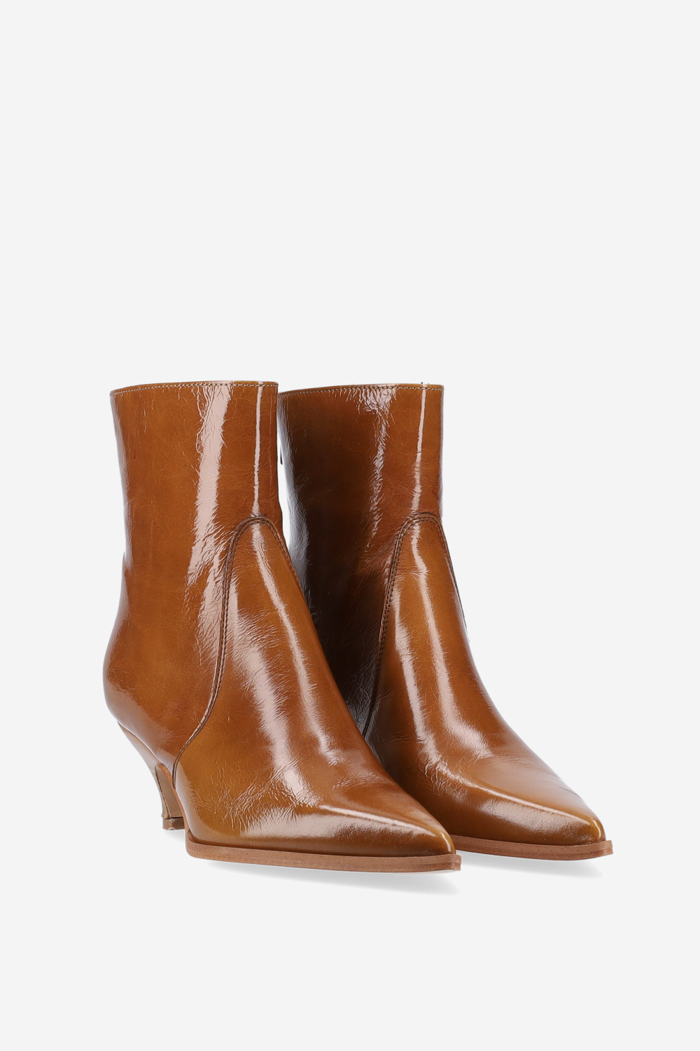 Pointed-toe leather zipper boots