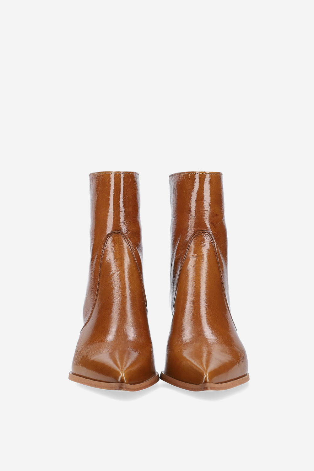 Pointed-toe leather zipper boots