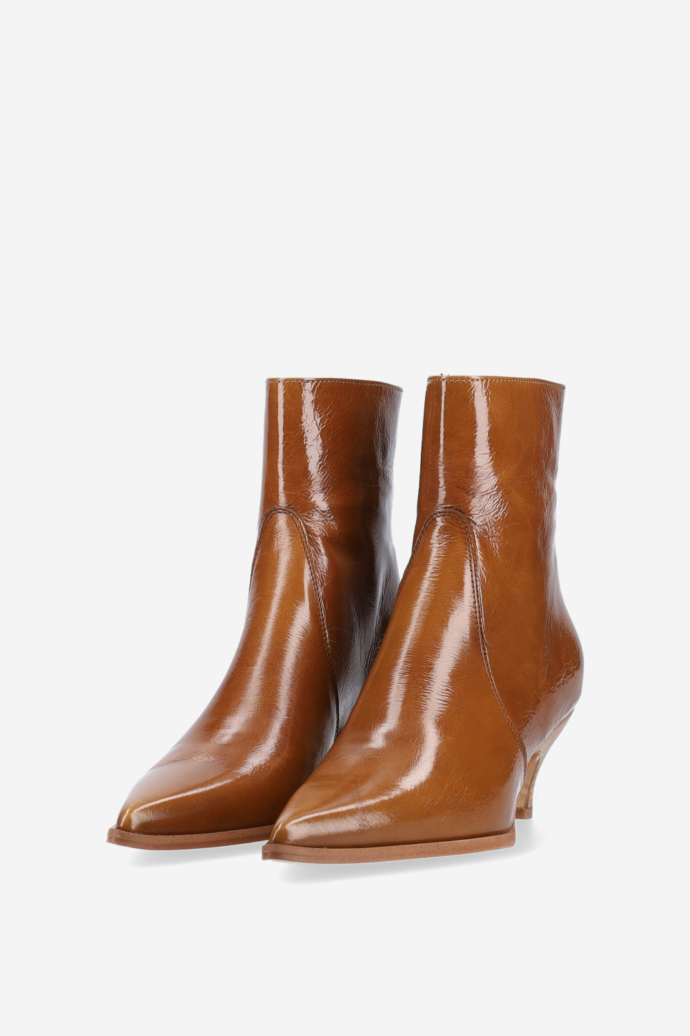 Pointed-toe leather zipper boots
