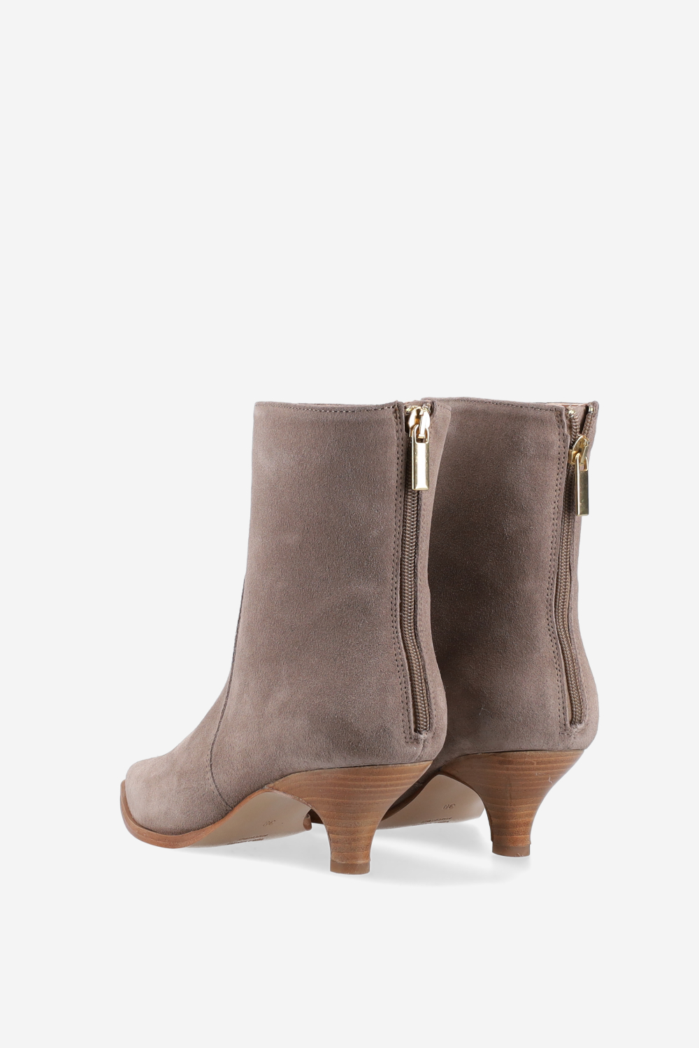 Pointed-toe suede zipper boots