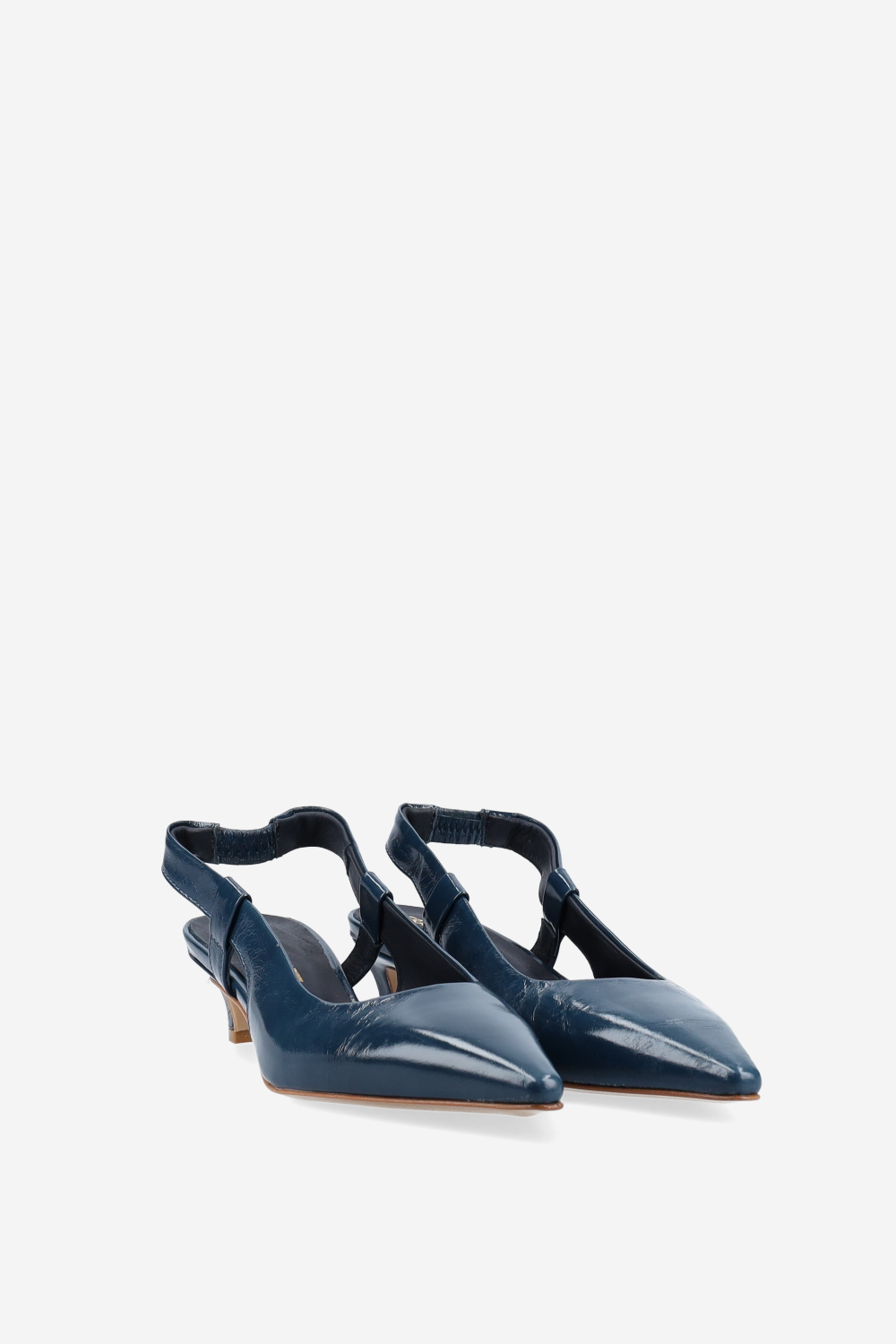 Pointed-toe patent leather slingbacks