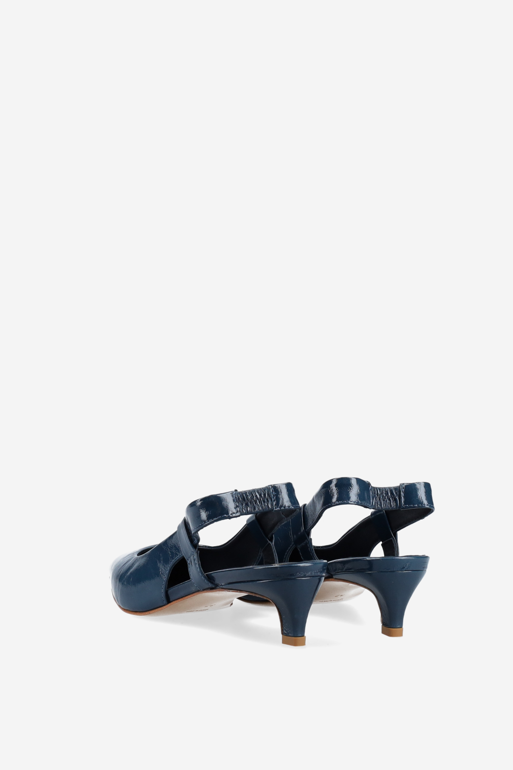 Pointed-toe patent leather slingbacks