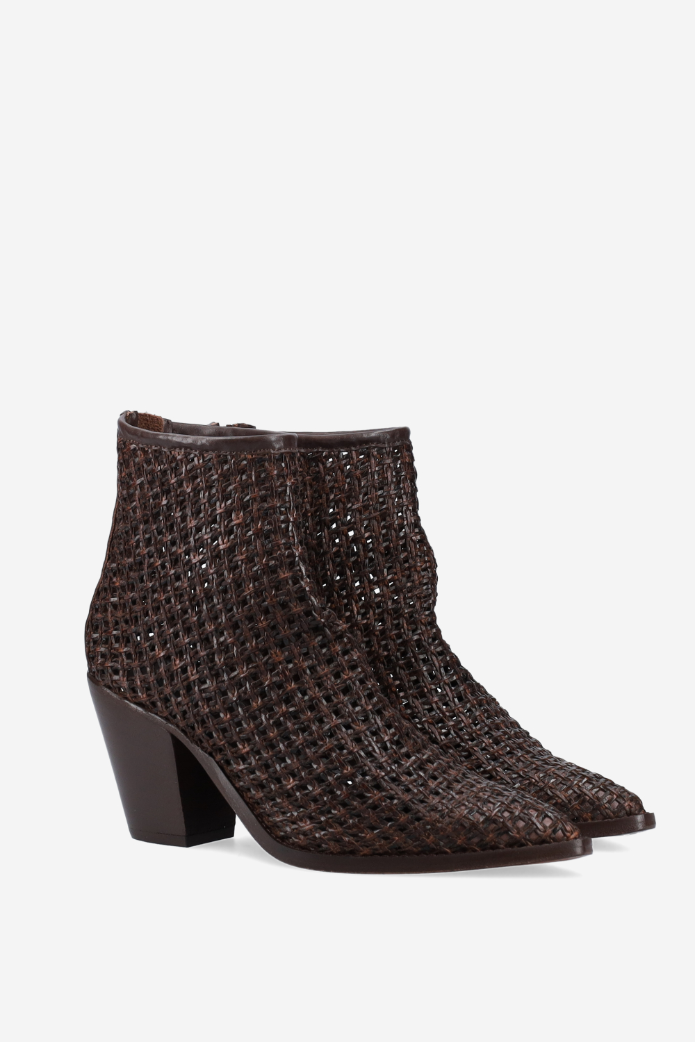Pointed-toe raffia boots