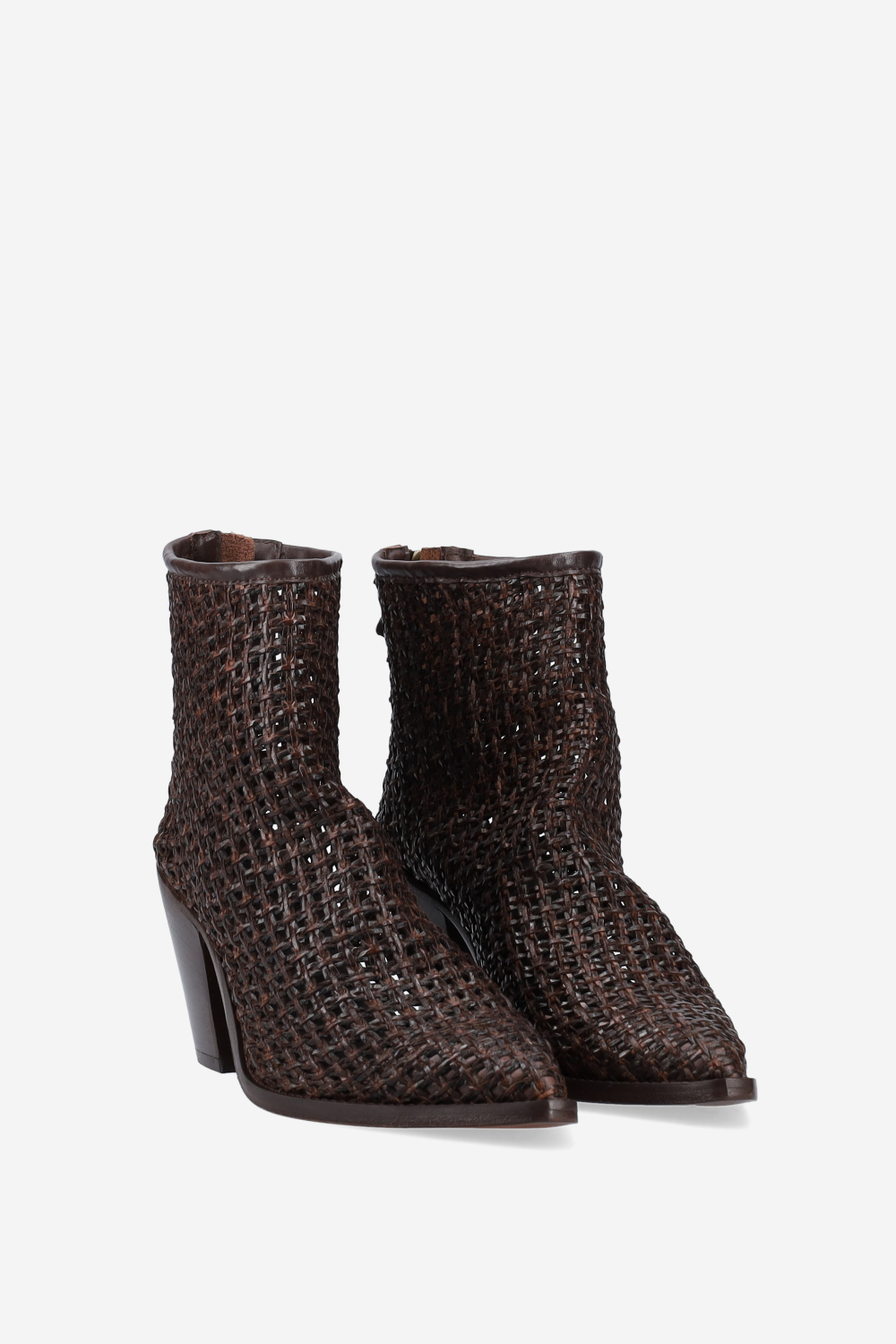 Pointed-toe raffia boots