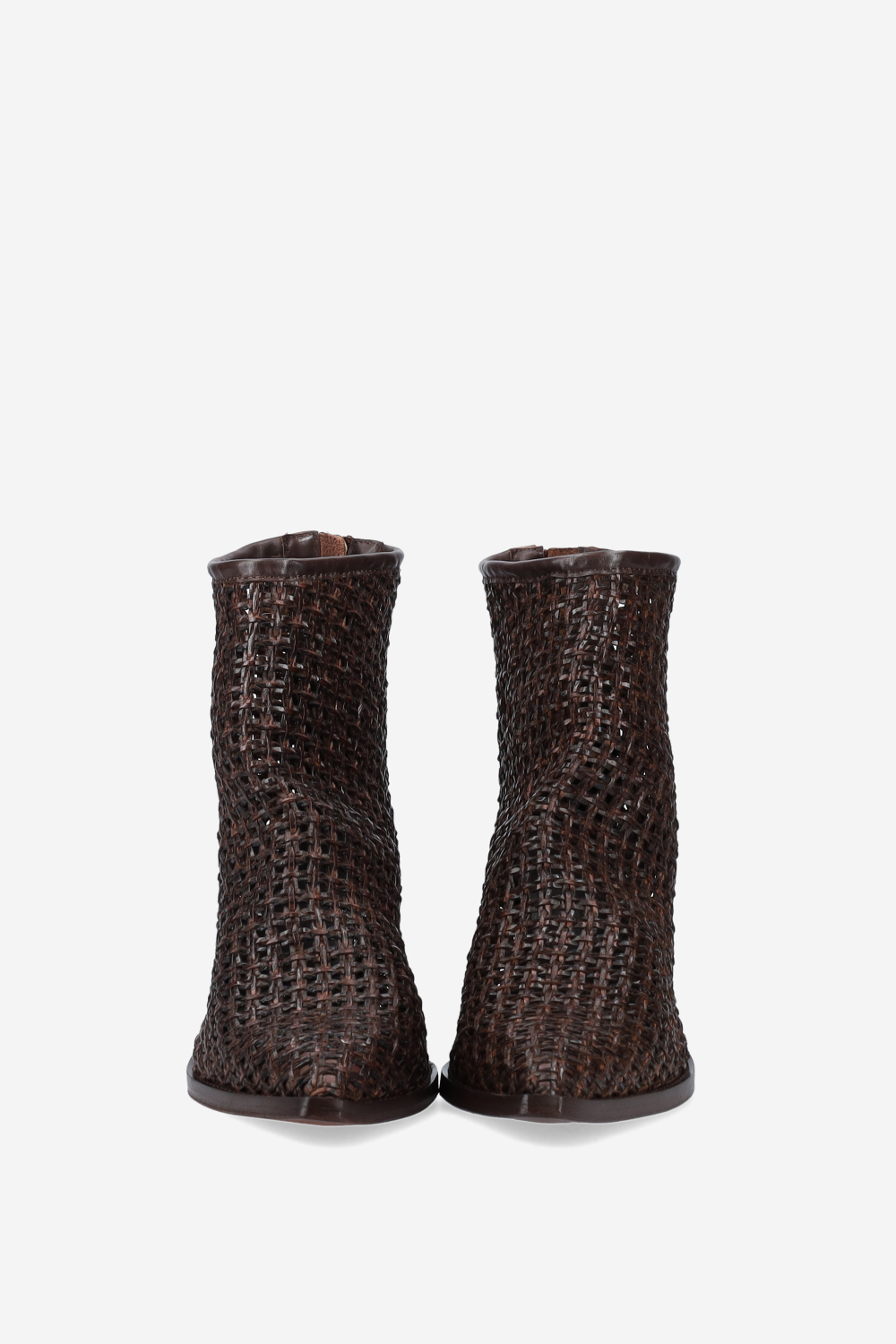 Pointed-toe raffia boots