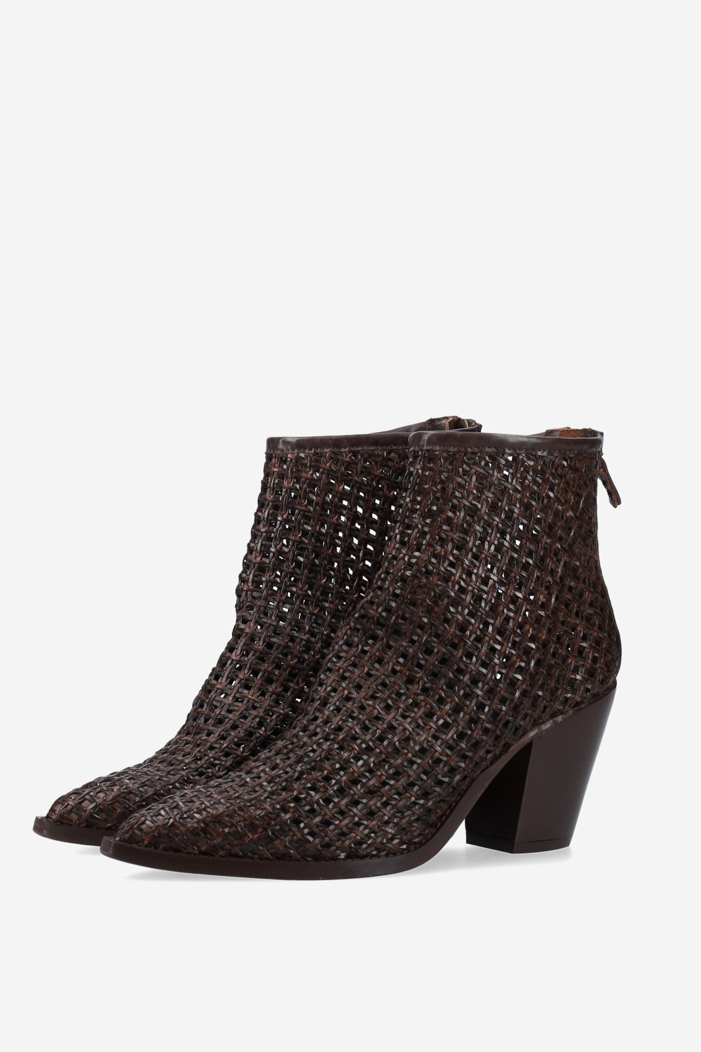 Pointed-toe raffia boots