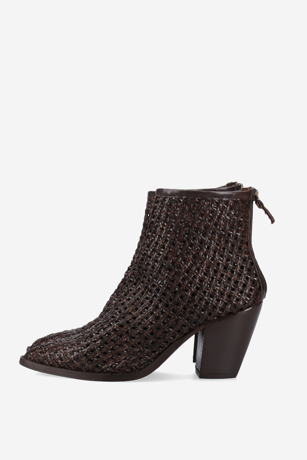 Pointed-toe raffia boots