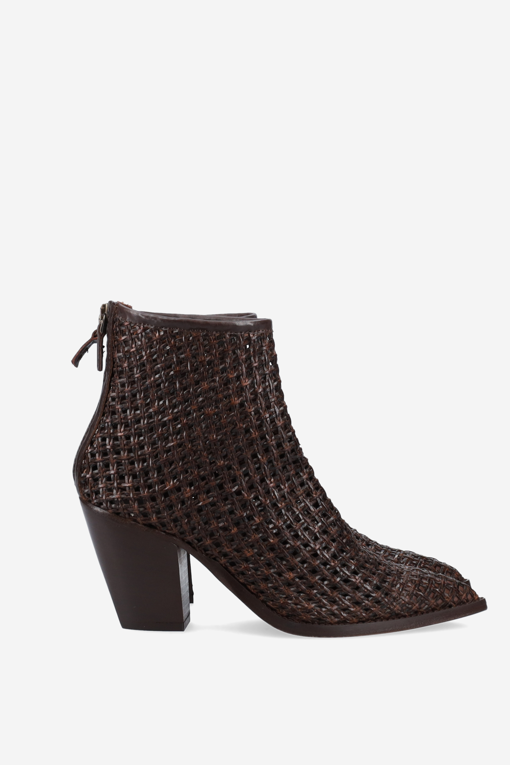 Pointed-toe raffia boots