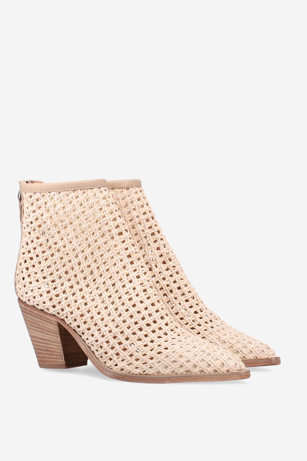 Pointed-toe raffia boots