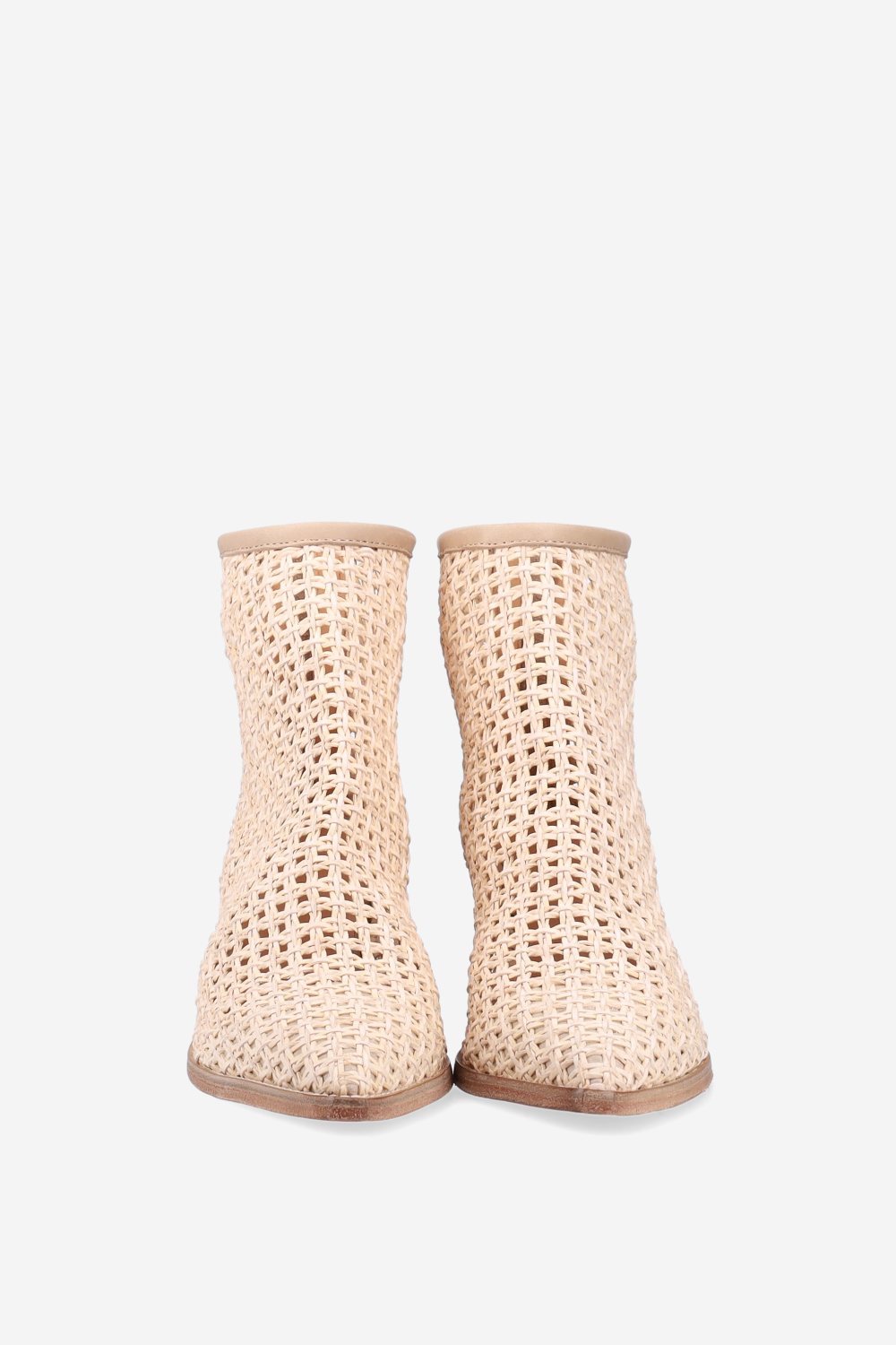 Pointed-toe raffia boots