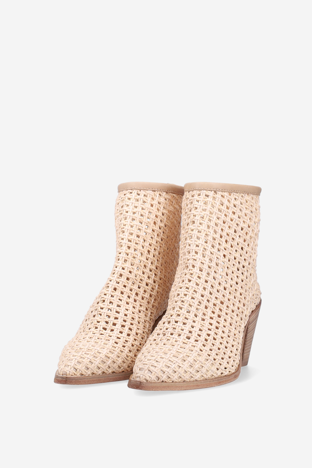 Pointed-toe raffia boots