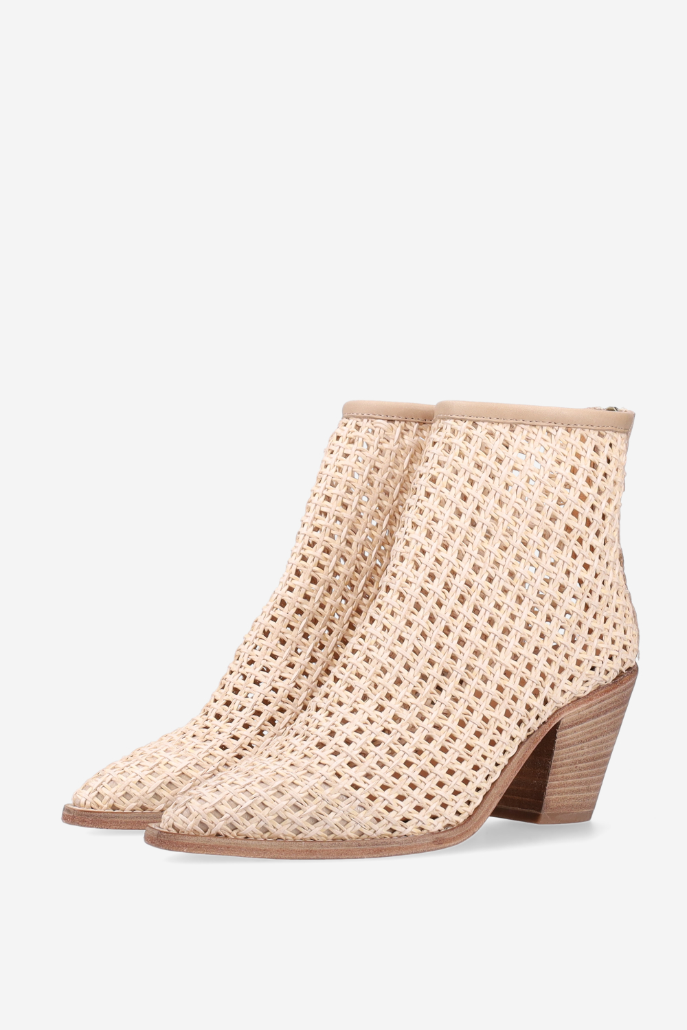 Pointed-toe raffia boots